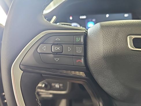 Used 2023 Jeep Grand Cherokee Laredo X AWD/4WD image 16
