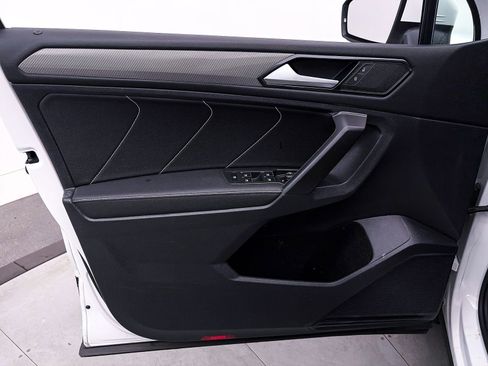 Used 2022 Volkswagen Tiguan SE image 14