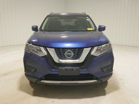 Used 2018 Nissan Rogue SV image 2