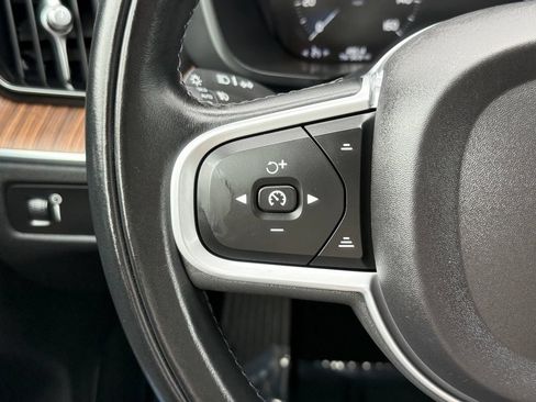 Used 2021 Volvo XC60 T5 Momentum w/ Climate Package AWD/4WD image 35