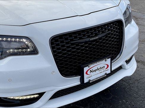 Used 2023 Chrysler 300 Touring L image 28