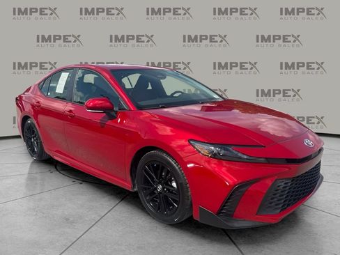 Used 2025 Toyota Camry SE FWD image 7
