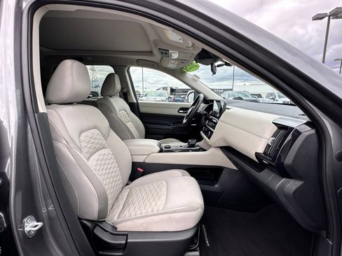 Used 2022 Nissan Pathfinder SV w/ SV Premium Package AWD/4WD image 13