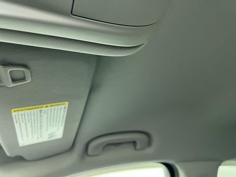 Used 2022 Chevrolet Equinox Premier AWD/4WD image 19