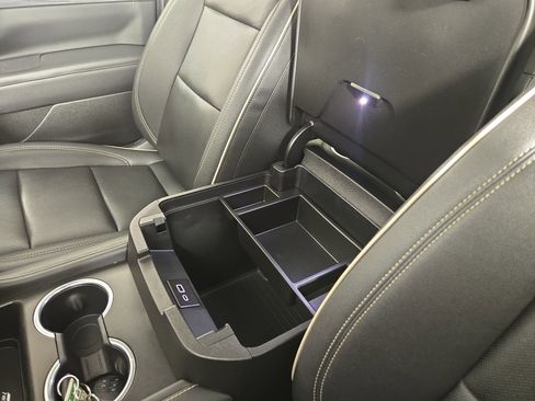 Certified 2023 GMC Yukon SLT w/ SLT Premium Package AWD/4WD image 29