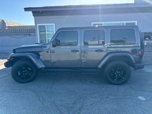 Used 2022 Jeep Wrangler Unlimited Sahara AWD/4WD image 7