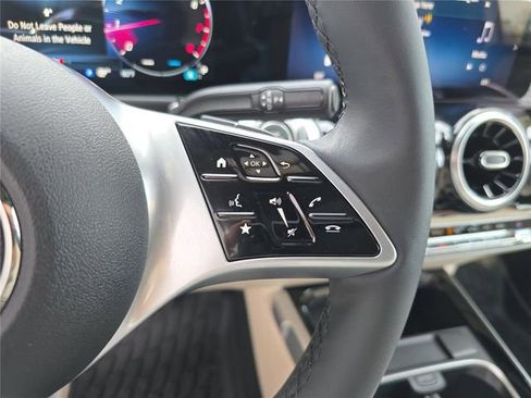 New 2026 Mercedes-Benz GLB 250 4MATIC image 33