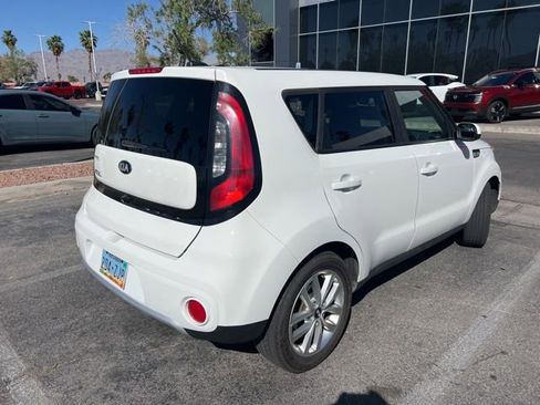 Used 2018 Kia Soul + image 5