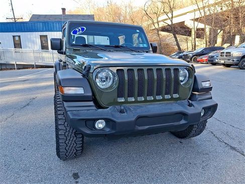 Used 2022 Jeep Wrangler Sport image 3