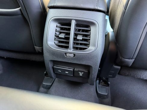 Used 2020 Jeep Cherokee Latitude Plus FWD image 18