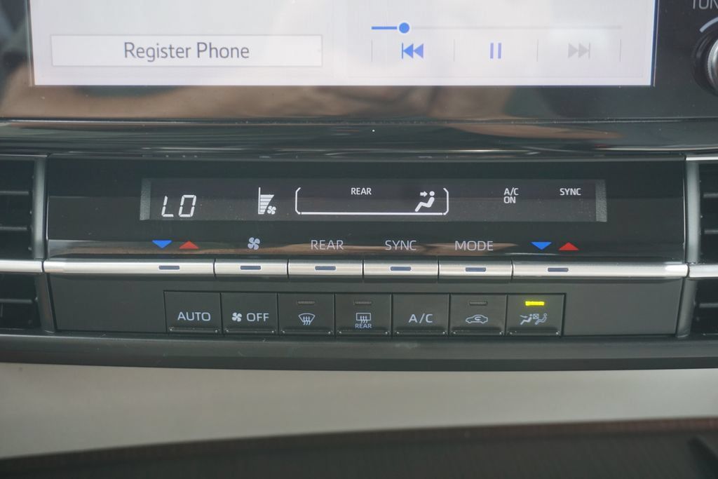 Certified 2021 Toyota Sienna LE FWD image 12