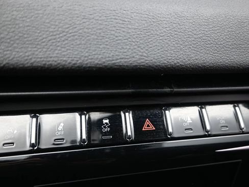 Used 2023 Jeep Grand Cherokee Laredo AWD/4WD image 13