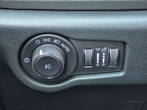 New 2026 Chrysler Pacifica Select FWD image 17