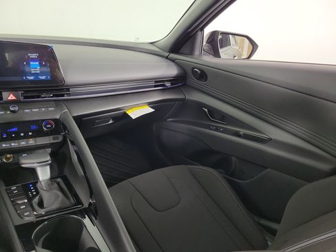New 2025 Hyundai Elantra SEL image 7