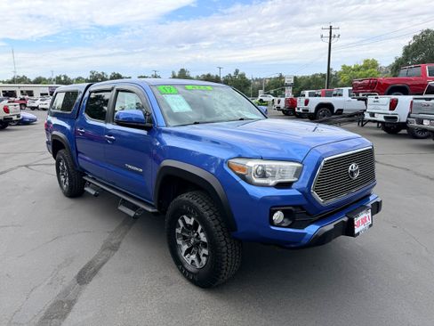 Used 2017 Toyota Tacoma TRD Off-Road w/ Tow Package AWD/4WD image 4
