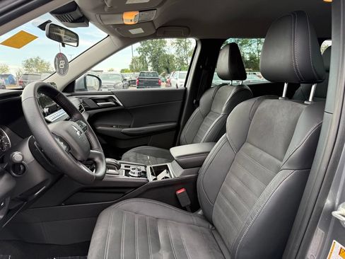 Used 2023 Mitsubishi Outlander SE AWD/4WD image 19