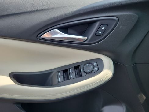 Used 2020 Buick Encore GX Preferred w/ Cold Weather Comfort Package FWD image 17