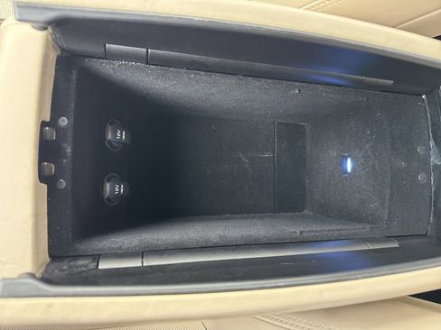 Used 2017 Genesis G90 3.3T Premium image 32