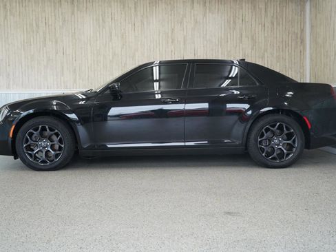 Used 2019 Chrysler 300 S AWD/4WD image 5