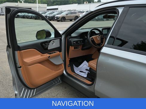 Used 2023 Lincoln Aviator Black Label w/ Jet Package AWD/4WD image 13