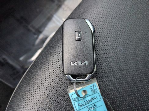 Certified 2025 Kia Sportage EX w/ Premium Package FWD image 36