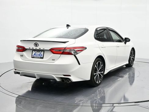 Used 2018 Toyota Camry SE w/ Moonroof Package image 5