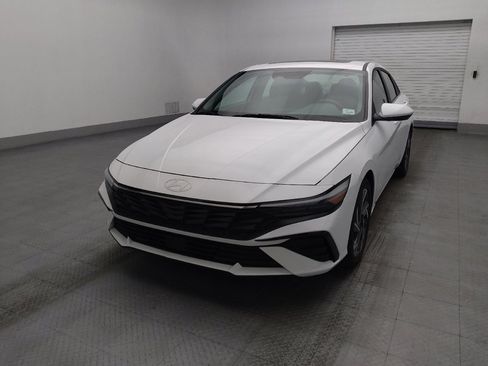 Used 2025 Hyundai Elantra SEL FWD image 15