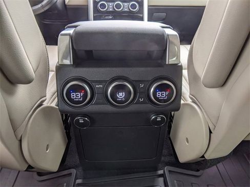 Used 2017 Land Rover Discovery HSE image 15