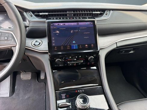 Used 2023 Jeep Grand Cherokee Limited w/ Luxury Tech Group II AWD/4WD image 17