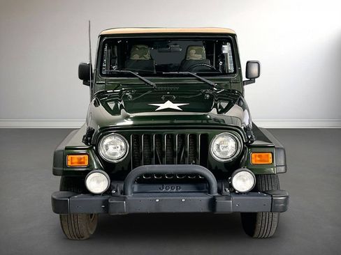 Used 2005 Jeep Wrangler X w/ Willys Edition Group AWD/4WD image 2