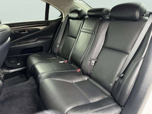 Used 2015 Lexus LS 460 image 35