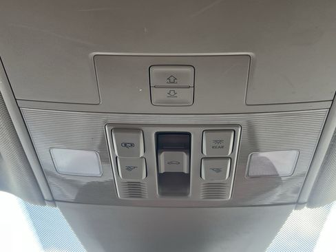 Used 2019 Volkswagen Atlas SE w/ Panoramic Sunroof Package FWD image 25