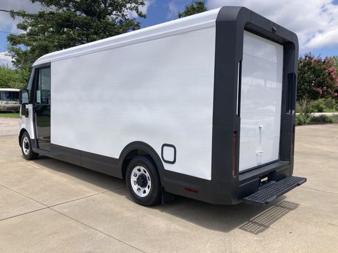Used 2024 Chevrolet Brightdrop 600 w/ Battery Pack, Max Range AWD/4WD image 8