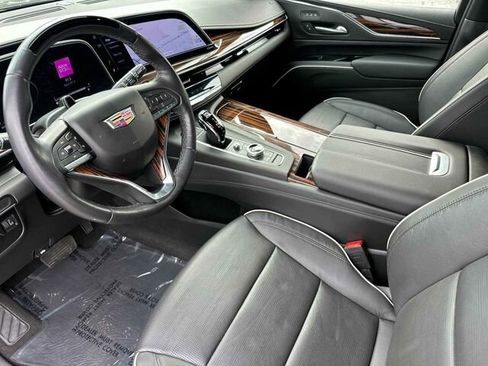 Used 2024 Cadillac Escalade Premium Luxury image 11