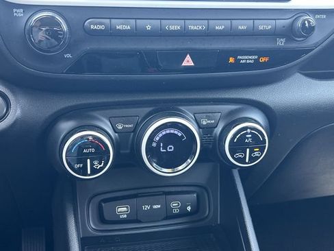 Used 2024 Hyundai Venue Limited FWD image 22