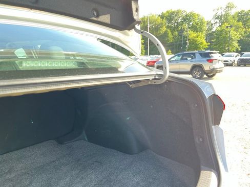 Used 2021 Toyota Corolla LE w/ Carpet Mat Package (TMS) FWD image 13