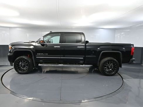 Used 2018 GMC Sierra 2500 Denali w/ Duramax Plus Package image 9