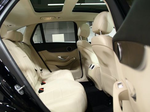 Used 2020 Mercedes-Benz GLC 300 4MATIC image 25