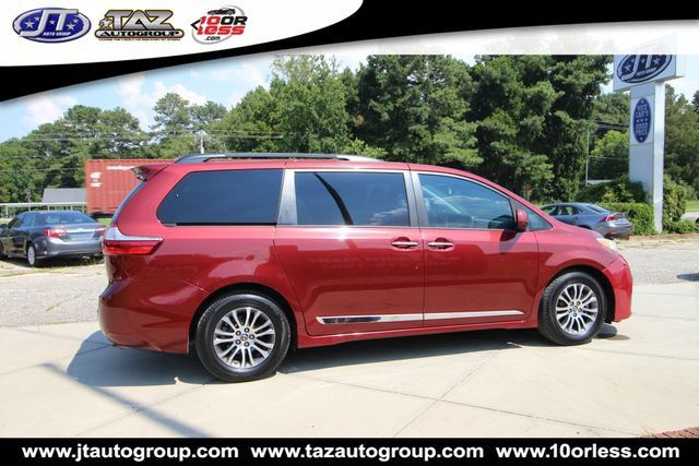 Used 2018 Toyota Sienna XLE Premium w/ Carpet Mat Package FWD image 8