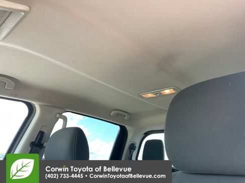 Used 2018 Nissan Titan SV w/ SV Convenience Package AWD/4WD image 25