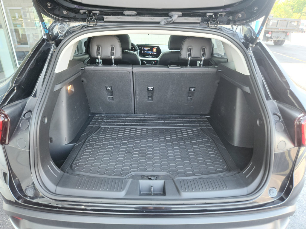 Used 2024 Chevrolet Trax LT w/ Sunroof Package FWD image 6