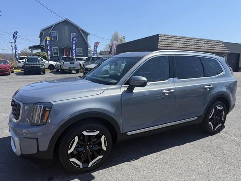 Used 2025 Kia Telluride S image 3