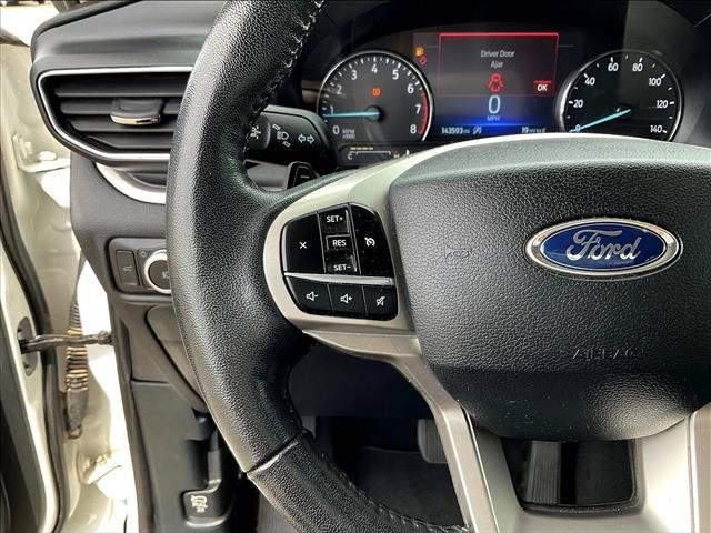 Used 2020 Ford Explorer XLT w/ Equipment Group 202A AWD/4WD image 16