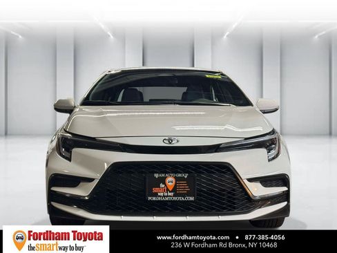 Used 2024 Toyota Corolla SE w/ SE Premium Package FWD image 2