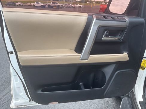 Used 2019 Toyota 4Runner SR5 Premium RWD image 5