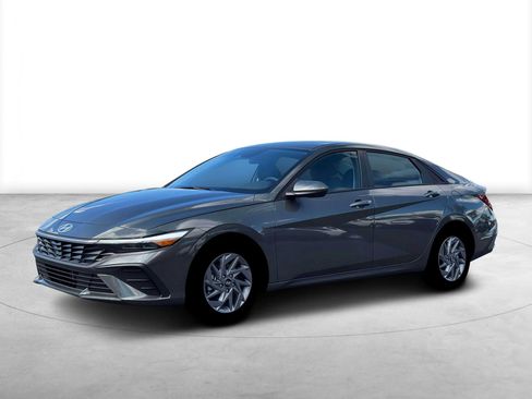 New 2026 Hyundai Elantra Hybrid FWD image 2