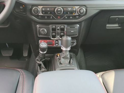 New 2024 Jeep Wrangler Unlimited Rubicon w/ Technology Group image 19