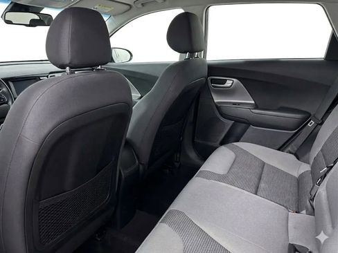 Used 2018 Kia Niro LX image 4