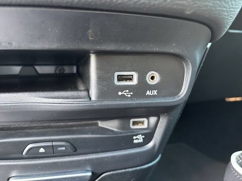 Used 2018 Chrysler Pacifica Limited w/ Advanced Safetytec Group FWD image 27