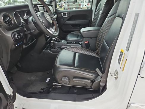 Used 2023 Jeep Wrangler Unlimited Sahara AWD/4WD image 18